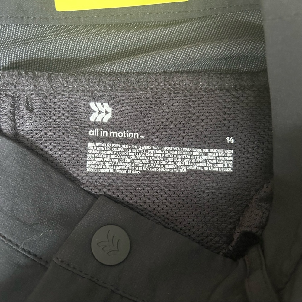 NWT Kids 14 Black UV Protection At The Knee Adjustable Waistband Golf Shorts - Picture 5 of 6